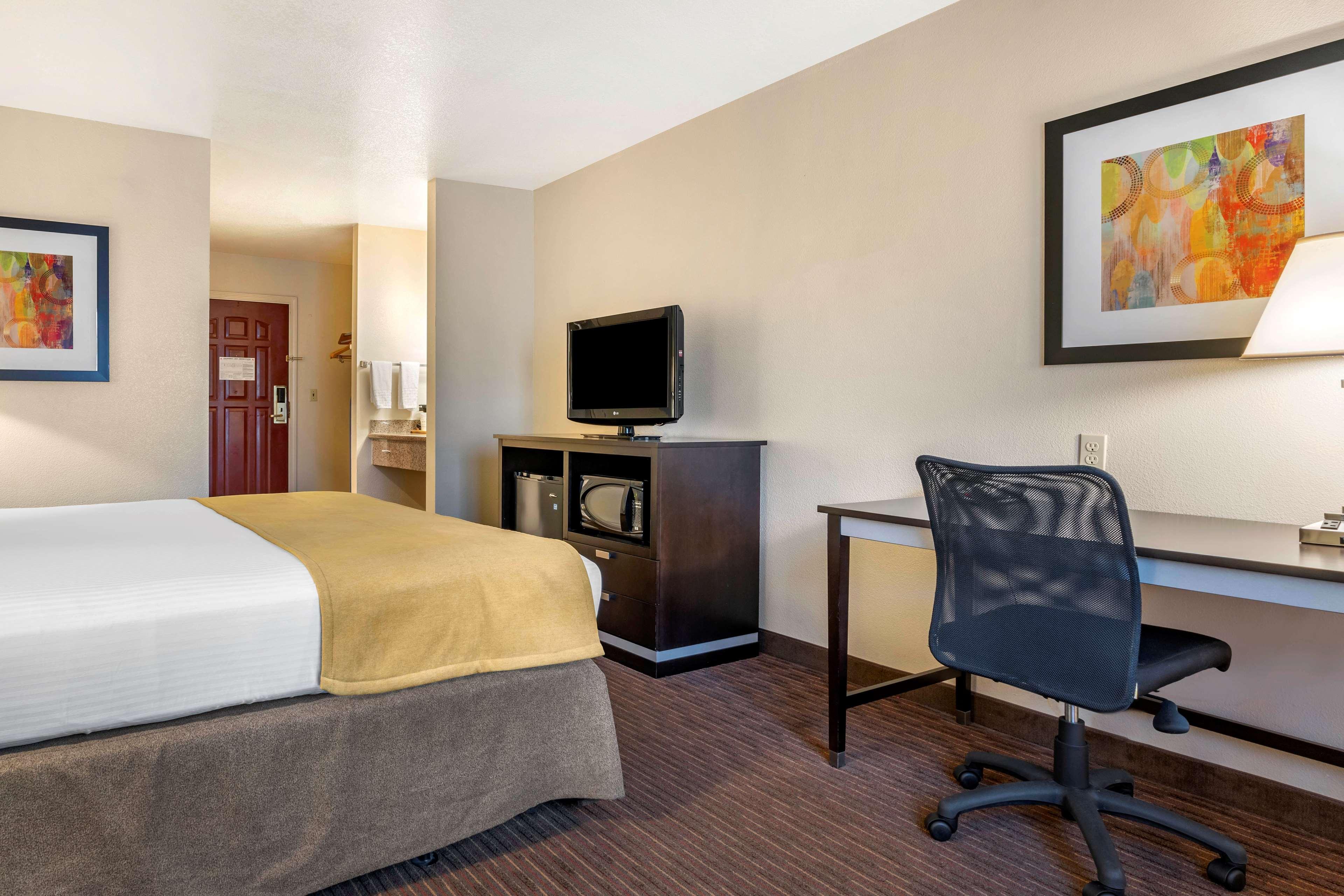Best Western Luxury Inn Tracy Exterior foto